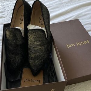 New in box Woman’s JonJosef Betta pewter pony flats in slate